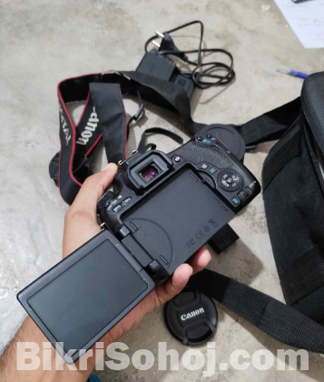 DSLR CANON 760D + 75-300mm Zoom Lens